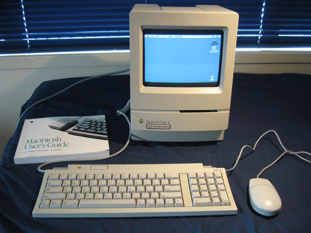 A happy Mac Classic II