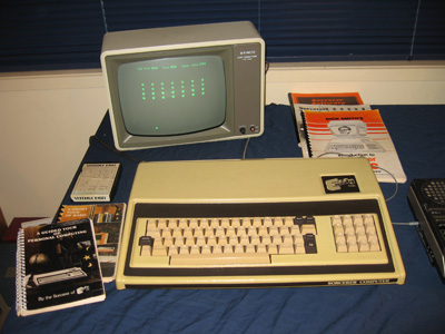 It's it lovely!  Now THAT's what a real early '80s computer should look like