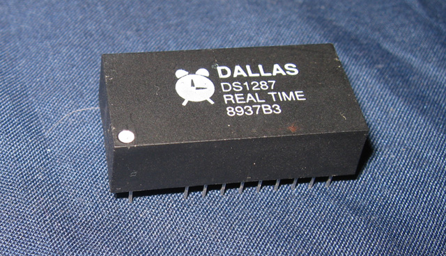 DS1687-5 DS1687 5V RTC x 5PCS DALLAS DS1687-5