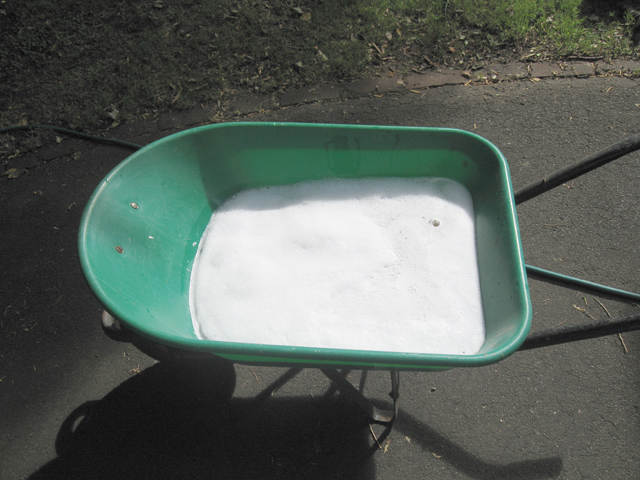 De-yellowing barrow