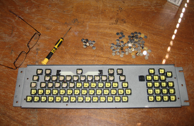 Replacing the keyboard plugs
