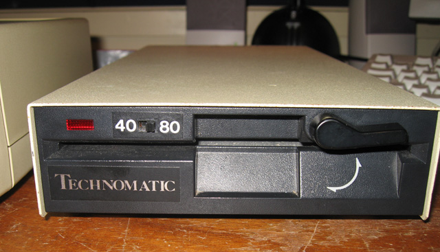 40 and 80 track switchable drive