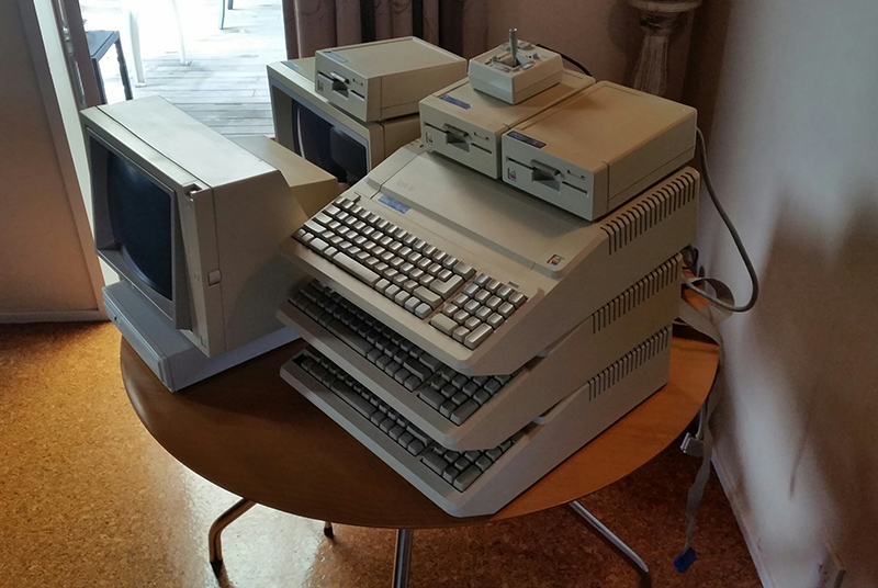 Apple iie platinums and monitors