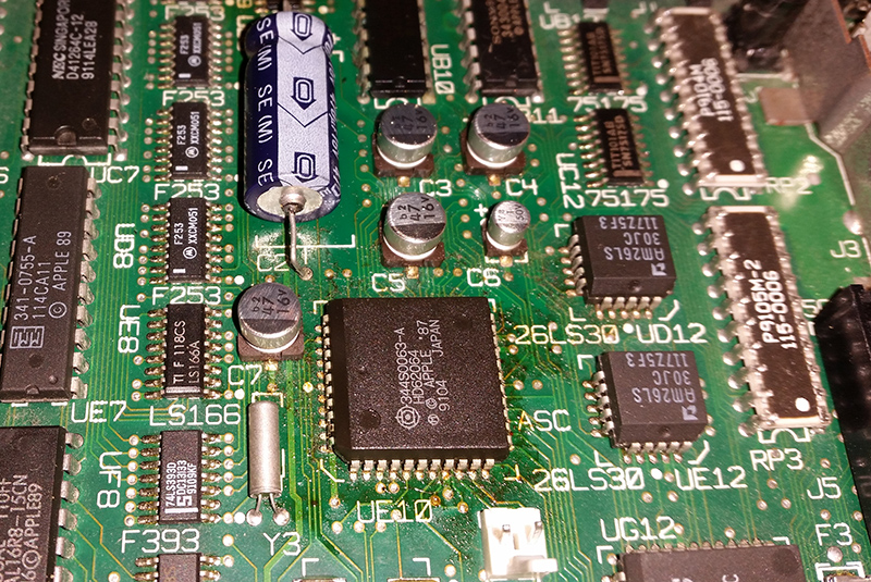 Mac SE/30 leaky caps