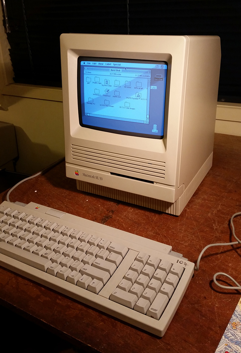 Happy Mac SE/30